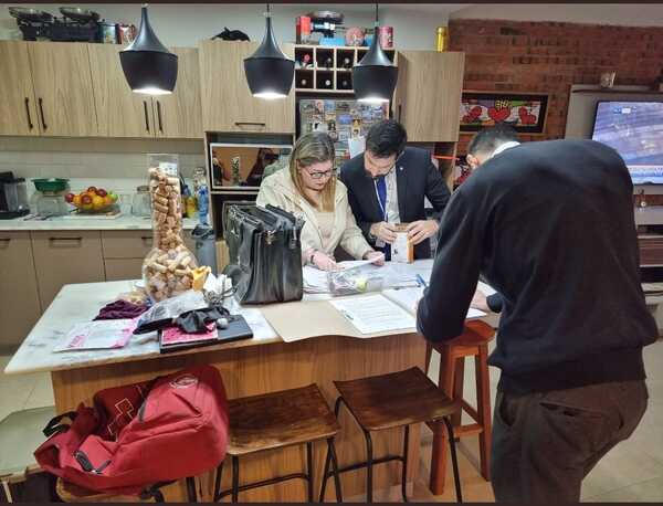 Fiscal incauta documentos relacionados a licitaciones tras allanamiento en la casa de Giuzzio - PDS RADIO