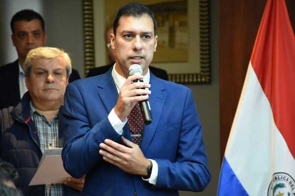 Asume nuevo asesor jurídico de la EBY | 1000 Noticias