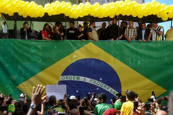 Bolsonaro inicia campaña por la reelección en la ciudad donde fue apuñalado - Mundo - ABC Color