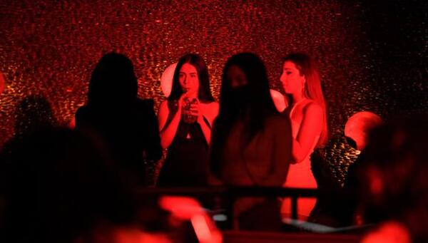 Alerta en España por pinchazos de sumisión química a mujeres en discotecas