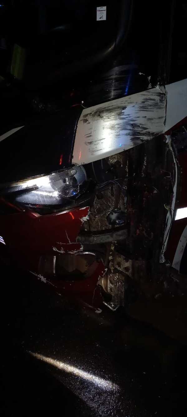 Motociclista muere tras chocar contra un ómnibus