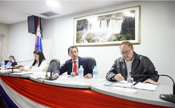 Gobernador presentó informe de gestión destacando logros y como también hizo autocrítica | DIARIO PRIMERA PLANA