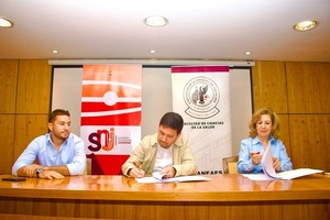SNJ acuerda créditos para voluntarios Odesur y entrega equipos a Universidad - .::Agencia IP::.