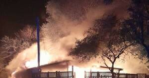 La Nación / Intento de feminicidio: en Concepción, un hombre despechado quemó la vivienda de su expareja