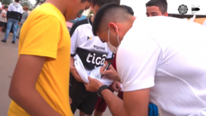 El solidario gesto de Olimpia con los niños del Hospital Pediátrico Acosta Ñu