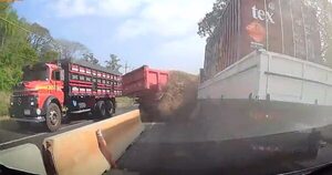 Video: camión pierde los frenos y choca sobre la ruta PY02 en Caacupé - Nacionales - ABC Color
