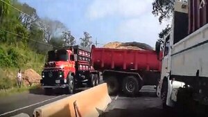 Aparatoso accidente en Caacupé | Noticias Paraguay