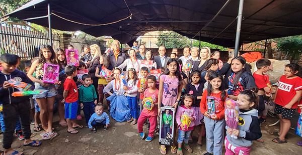 Gobernación entrega juguetes donados por el Consulado y la comunidad taiwanesa a niños carenciados | DIARIO PRIMERA PLANA
