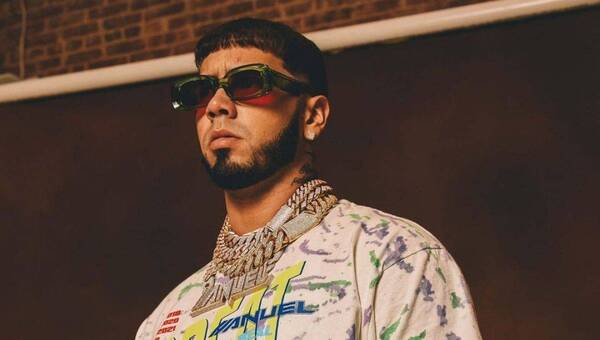 Crónica / Anuel AA denunciado por ser un padre ausente