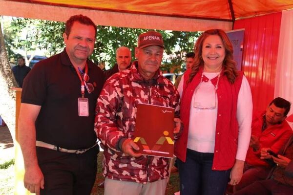 Presidenta del INDERT entregó títulos de propiedad e inauguró remodelación de agencia
