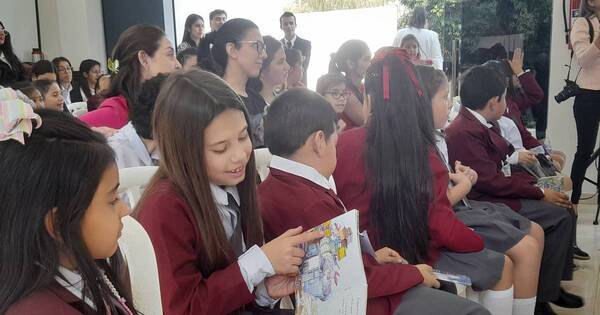 La Nación / CDE: niños festejan su día aprendiendo a leer y reciben libros y juegos de regalo