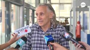 Crónica / Se llama Robert Carmona, tiene 60 años y es el futbolista más viejo del mundo