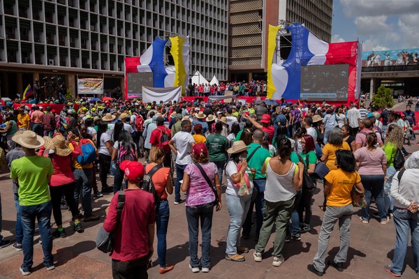 El chavismo ratifica en las calles su respaldo a las políticas laborales de Maduro - MarketData