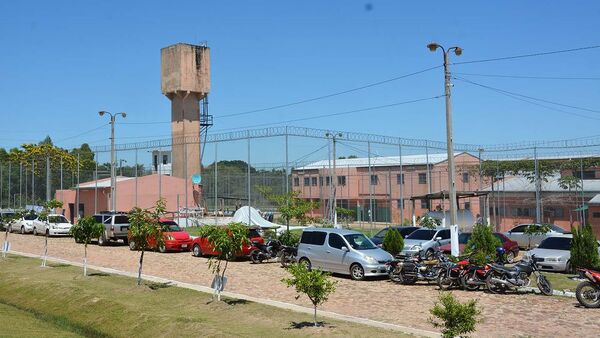 Internos del penal de Emboscada abusaron de su compa de celda