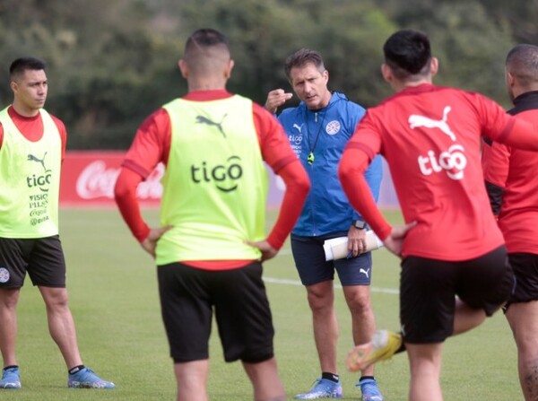 El plantel albirrojo activó en doble turno | OnLivePy