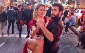Crónica / Sexy paraguaya hizo arder la avenida Corrientes en Buenos Aires