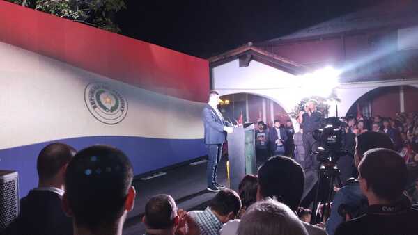 Efraín y Sole oficializaron su chapa | 1000 Noticias