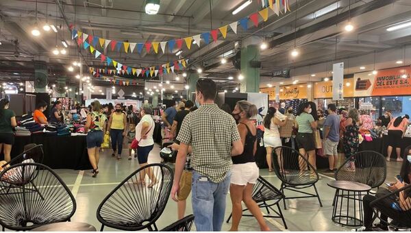 Todo un shopping con descuentos en la Feria de Garage del Shopping Mariscal