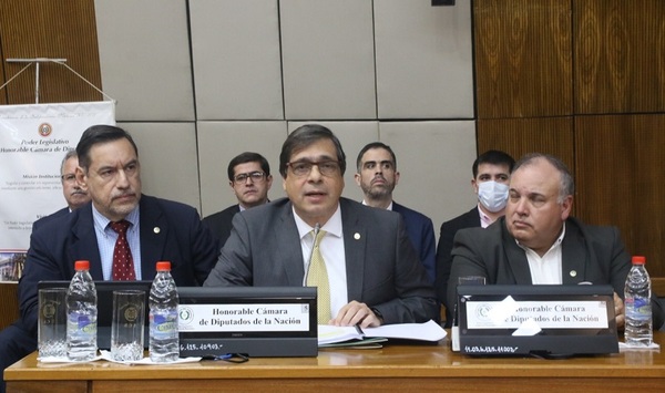 Tras 6 horas de debate, Diputados no culminó interpelación a presidente de IPS