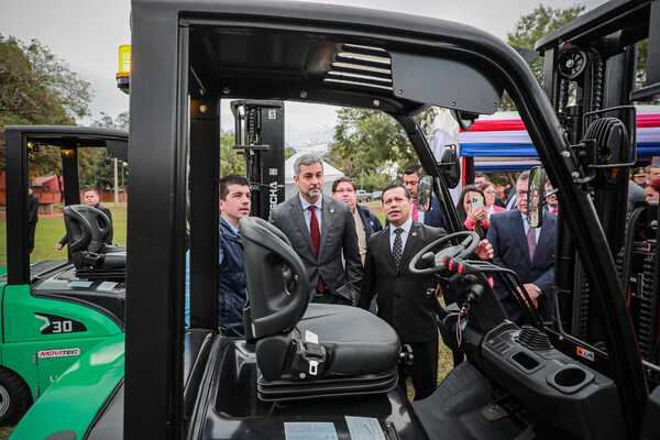 La ANDE incorpora vehículos eléctricos, equipos informáticos y funcionarios para mejorar servicio - .::Agencia IP::.