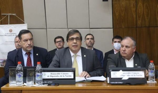 Tras 6 horas de debate, Diputados no culminó interpelación a presidente de IPS