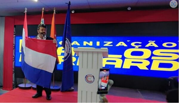Carlos Bernardo emocionó a todos durante la apertura del segundo semestre de la UCP