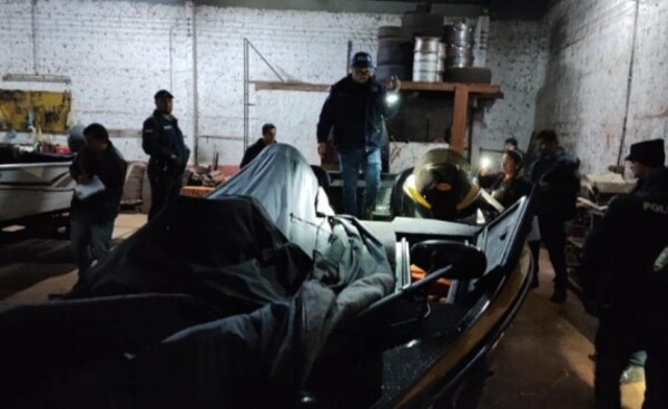 Allanan tres viviendas para investigar balacera que dejó 2 muertos