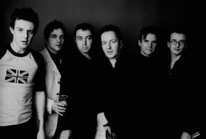 Por su cumpleaños número 70 se lanza “Joe Strummer 002: The Mescaleros Years”