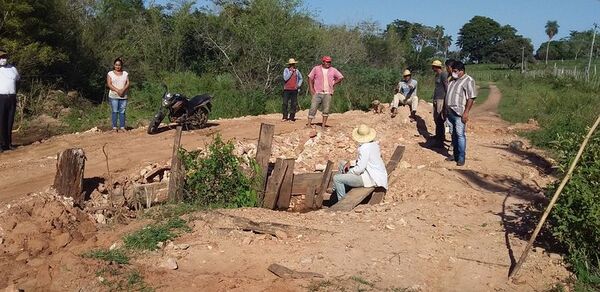 Colonos reiteran pedido de mejoras de un camino vecinal en San Estanislao - Nacionales - ABC Color