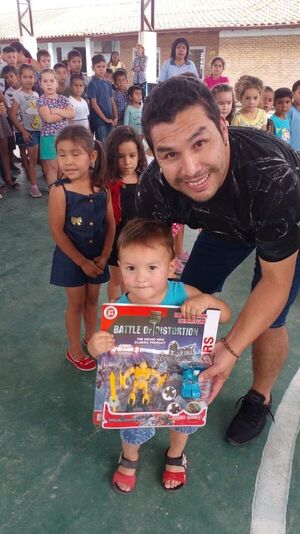 El Chava compartió con niños chaqueños en su día - Noticias del Chaco - ABC Color