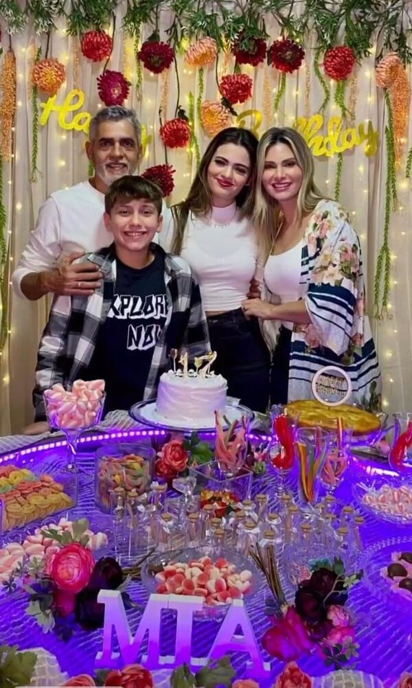 Mía, la hija de Laura Martino, ya cumplió 17 años - Gente - ABC Color