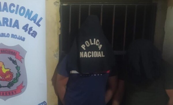 Jóvenes alcoholizados llegaron a los golpes con policías