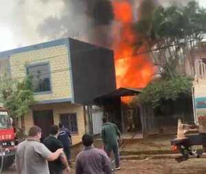 Incendio consumió vivienda y una camioneta en Cambyretá