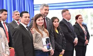 ANDE da la bienvenida a 122 nuevos funcionarios, entrega 700 Tablets de uso industrial y 17 montacargas 100% eléctrico