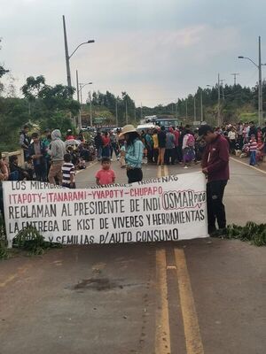 Indígenas cierran ruta para exigir víveres y semillas de autoconsumo en Canindeyú - Nacionales - ABC Color