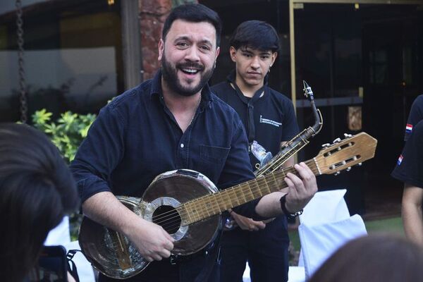 El uruguayo Lucas Sugo anticipa el show que ofrecerá en el Yacht en septiembre - Música - ABC Color