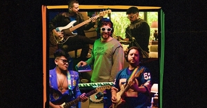 ¡Rompiendo con todo! Un "Dia de locos" para el grupo musical La Nuestra