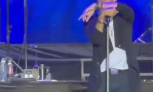 (VIDEO)Marc Anthony furioso porque le tiraron botellazo en pleno concierto en Colombia