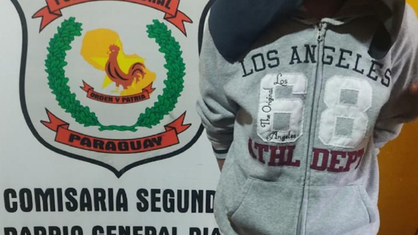 Joven ataca con lanza a sus padres y mata a un loro