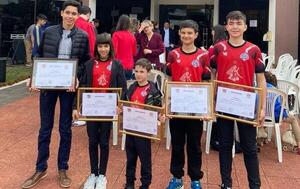 Ovetenses campeones a nivel nacional de Bádminton homenajeados por la Junta Municipal – Prensa 5