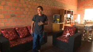 Video: El héroe Froilán Benega muestra con felicidad su casa, fruto de su esfuerzo y valentía - Nacionales - ABC Color