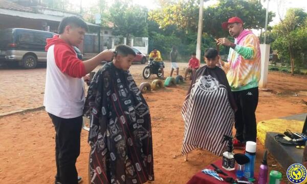 Estilistas regalaron sonrisas a 100 chicos por el Día del Niño •