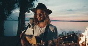 La Nación / Músico indie folk uruguayo toca en vivo en The Jam este viernes