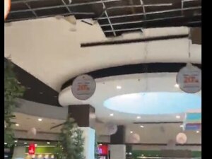 Cayó parte del cielo raso en Paseo La Galería - Nacionales - ABC Color