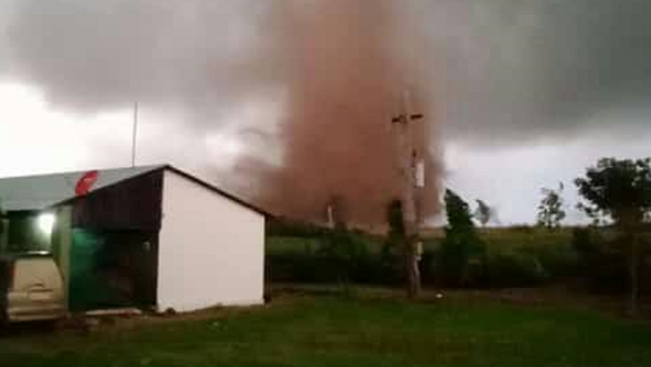 Tornado en San Joaquín deja tres heridos y casas destruidas