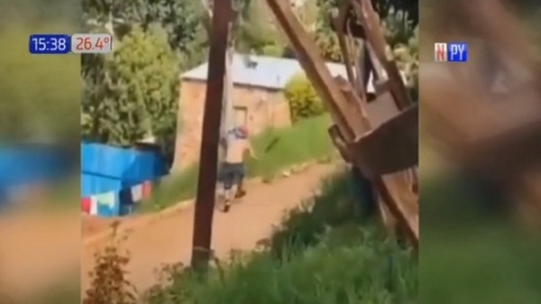 Detienen a "terror de CDE", vecinos lo entregaron a la Policía - Paraguaype.com
