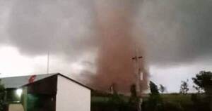 La Nación / Tornado causa destrozos y gran susto en la localidad de San Joaquín