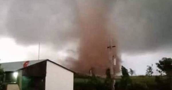 La Nación / Tornado causa destrozos y gran susto en la localidad de San Joaquín
