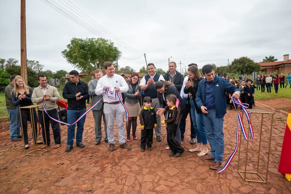 HOHENAU: INAUGURAN TRAMOS EMPEDRADOS Y VEREDAS FRENTE A INSTITUCIONES EDUCATIVAS