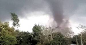 La Nación / Impactante tornado golpea San Joaquín